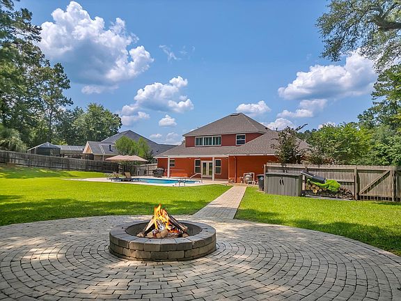 4th image of 2814 Royal Isle Dr