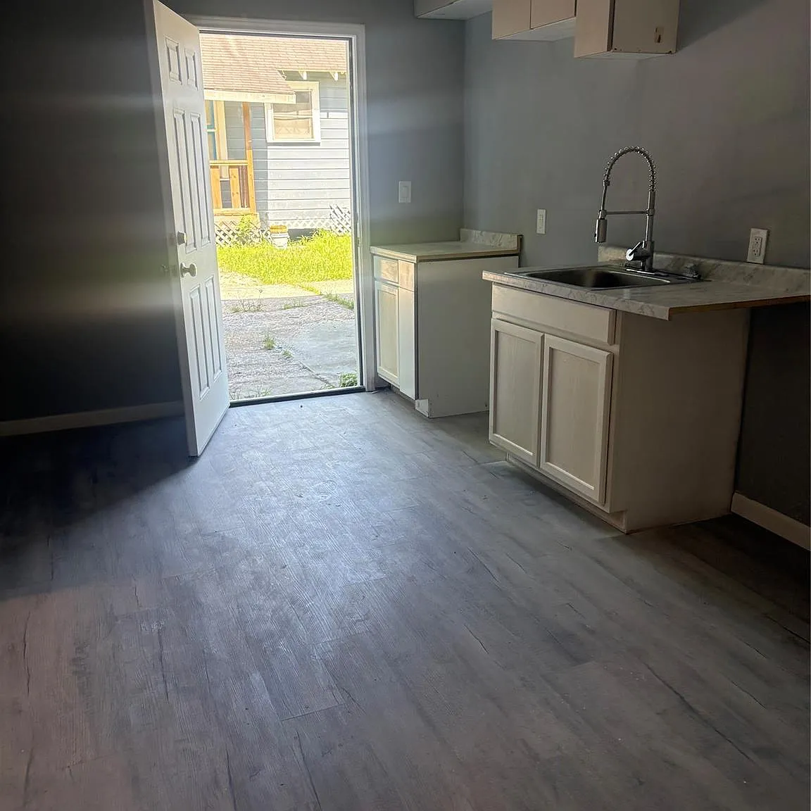 2 bed, 1.0 bath, $1,300 — Photo 3