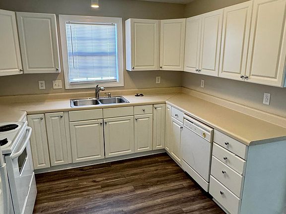 2nd image of 1136 Nicklaus Dr #B