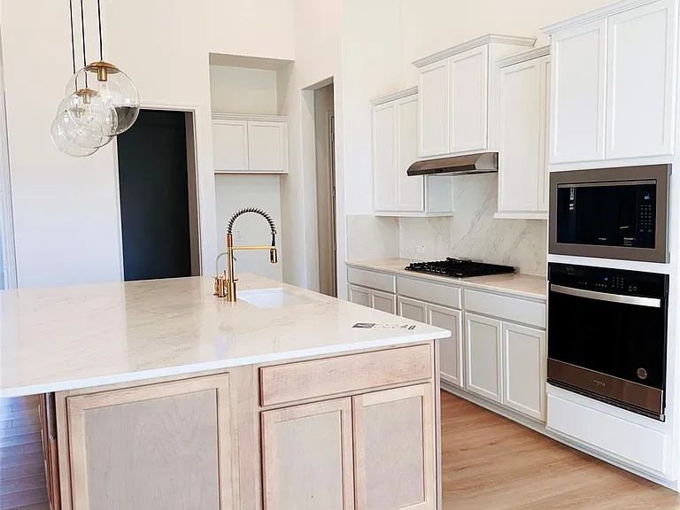 4918 Mango Park Ln — Photo 10