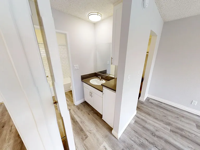 Berryman Apartments — Photo 12