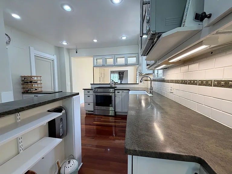 631 Jackson St — Photo 5