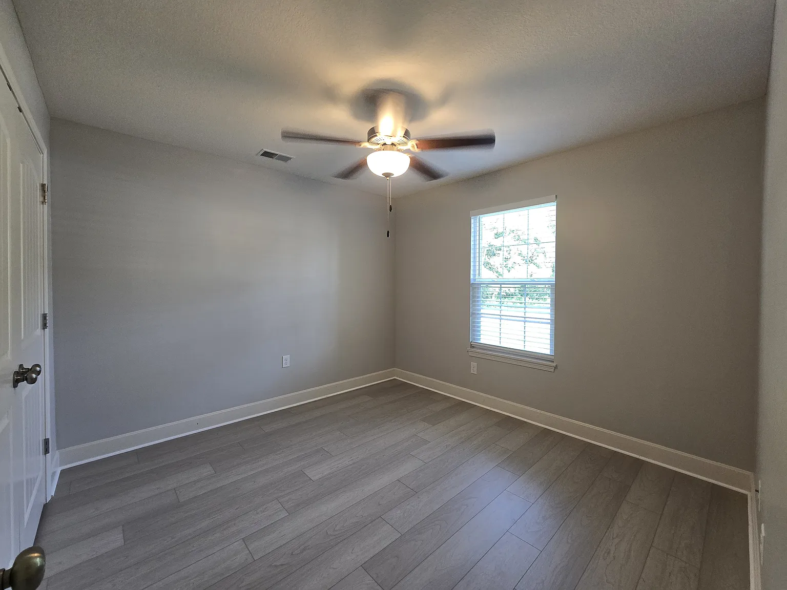 3 bed, 1300 sqft, $1,950 — Photo 3
