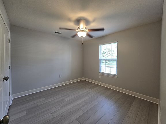 3rd image of 9301 N Robinhood Ave