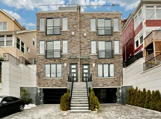 18 Beverly Pl, Edgewater, NJ 07020
