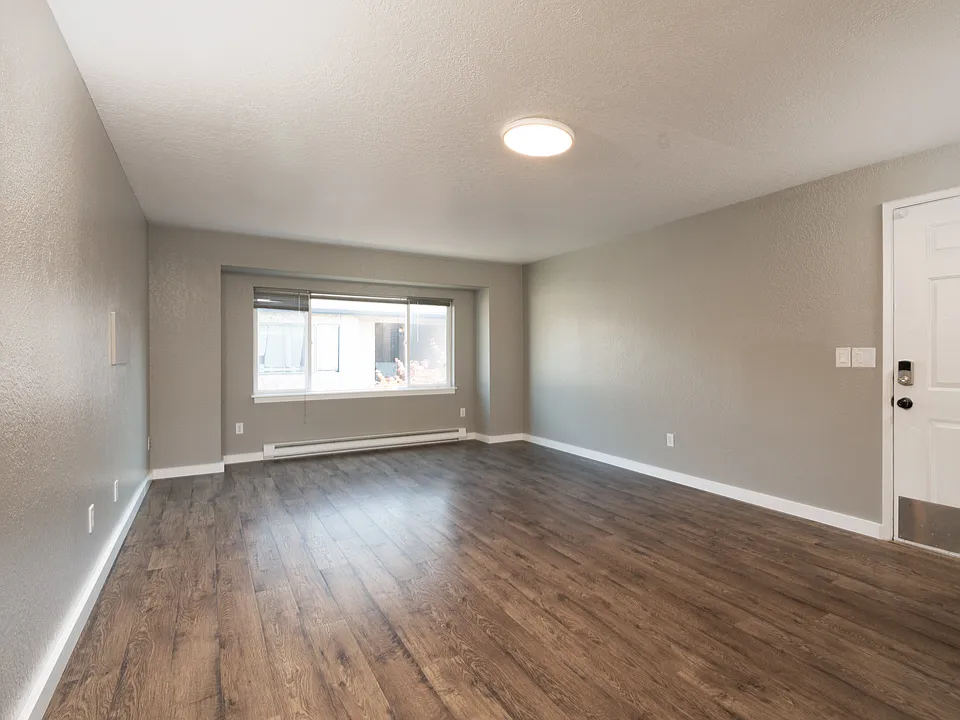 502 S Cloverdale St #202