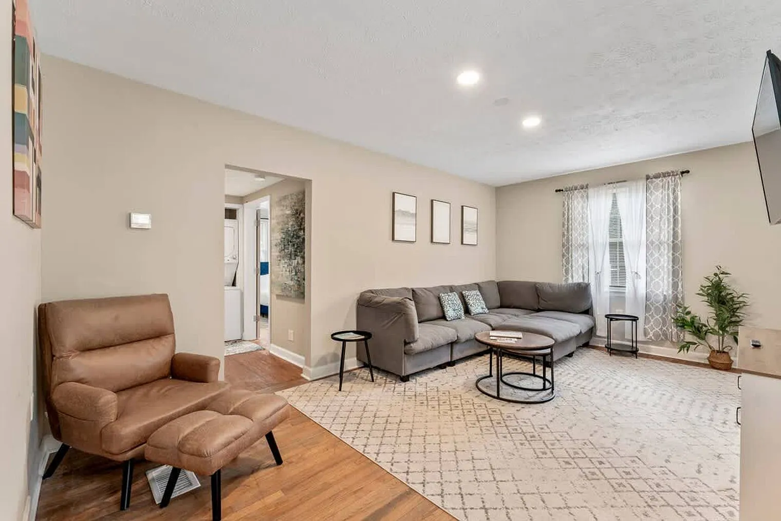 2 bed, 1.0 bath, 1496 sqft, $1,805 — Photo 4