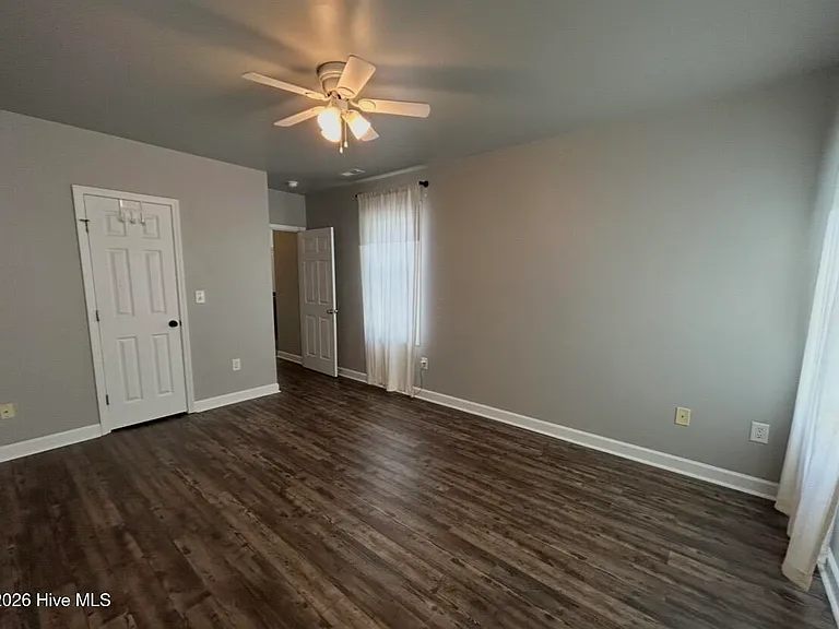 105 Lantana Ln — Photo 9