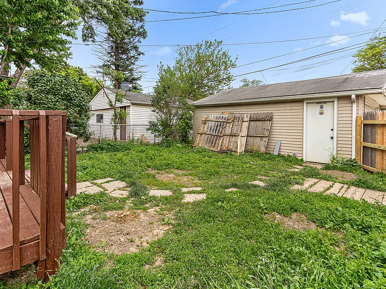 1473 Empire Ave — Photo 13