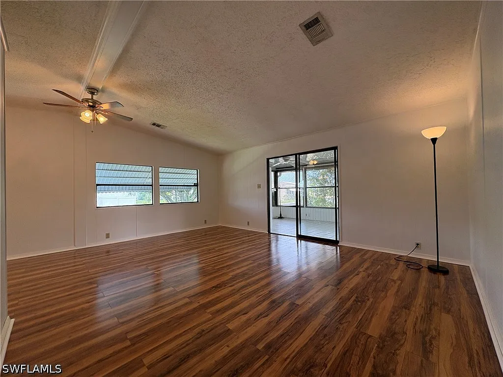 2 bed, 1228 sqft, $1,600 — Photo 4