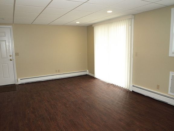 3rd image of 1571 Douglas Ave APT C