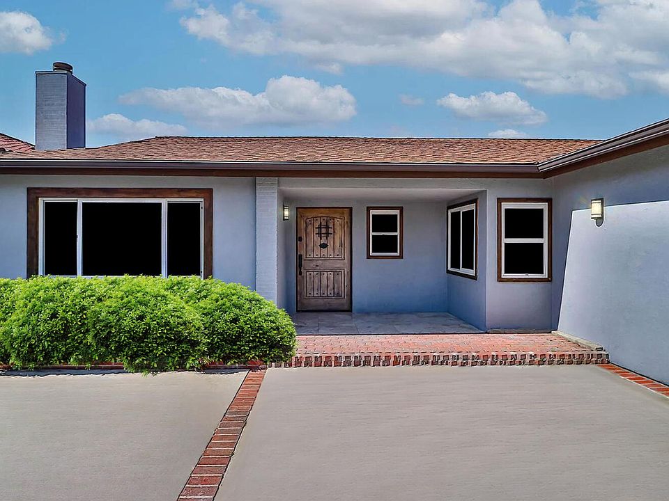 1st image of 22943 Oxnard St