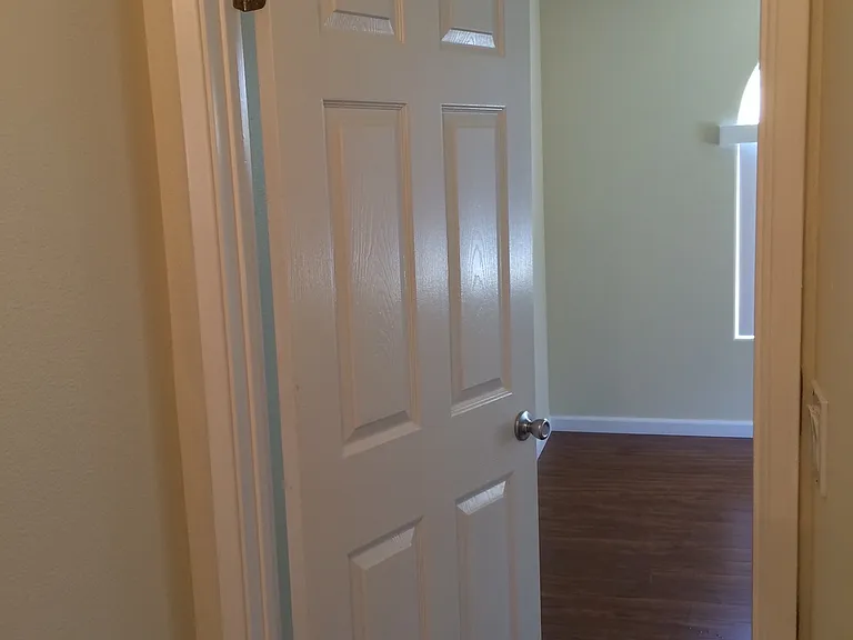 511 N Brand Blvd — Photo 10