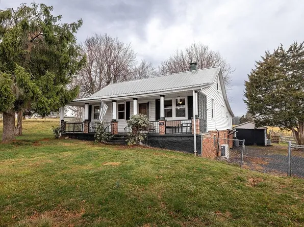 937 Augusta Farms Rd, Stuarts Draft, VA 24477
