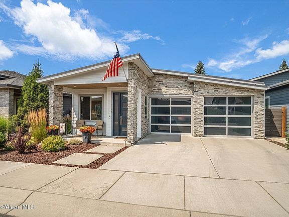 3rd image of 2705 N Catalina Way