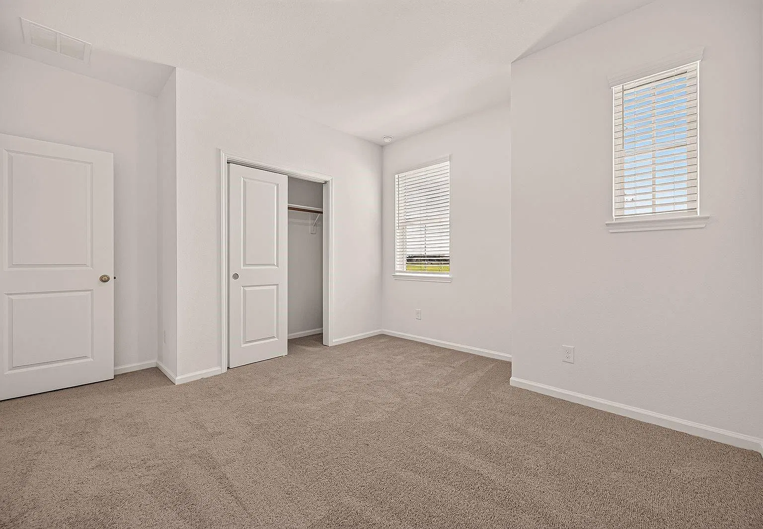 3 bed, 2.0 bath, 2027 sqft, $2,350 — Photo 3