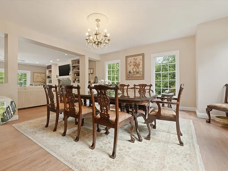 31 Cornwall Ln — Photo 9