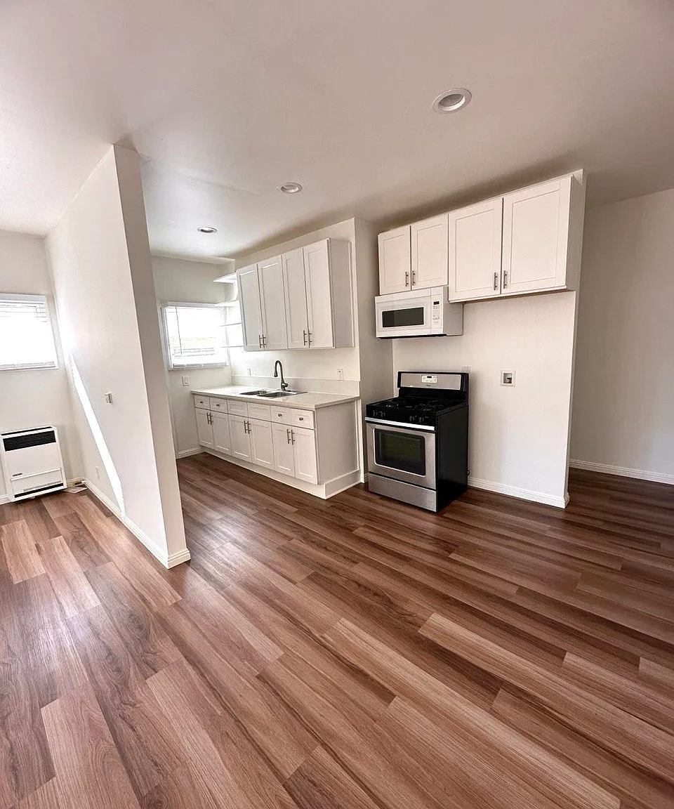 Studio, 400 sqft, $1,495 — Photo 4