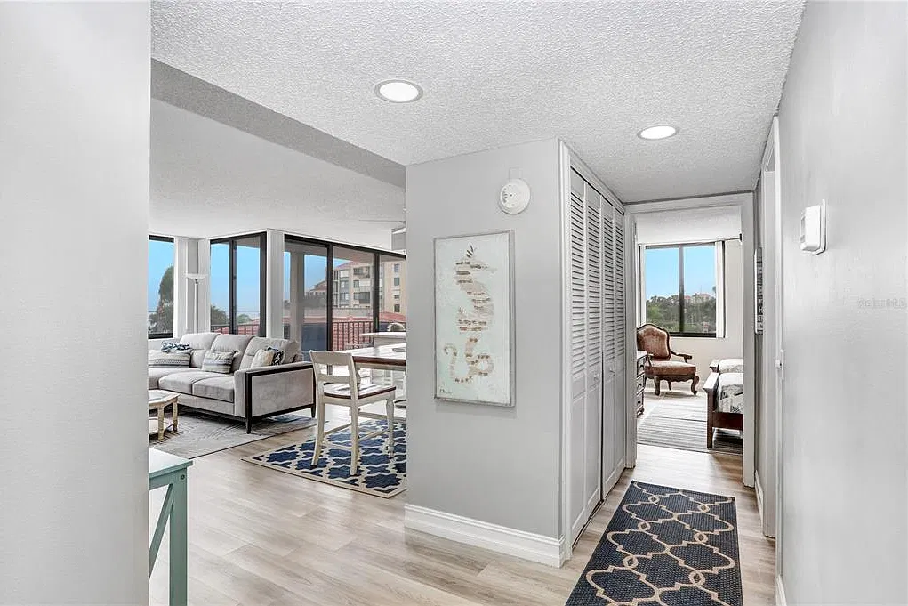 2 bed, 2.0 bath, 1050 sqft, $2,700 — Photo 4