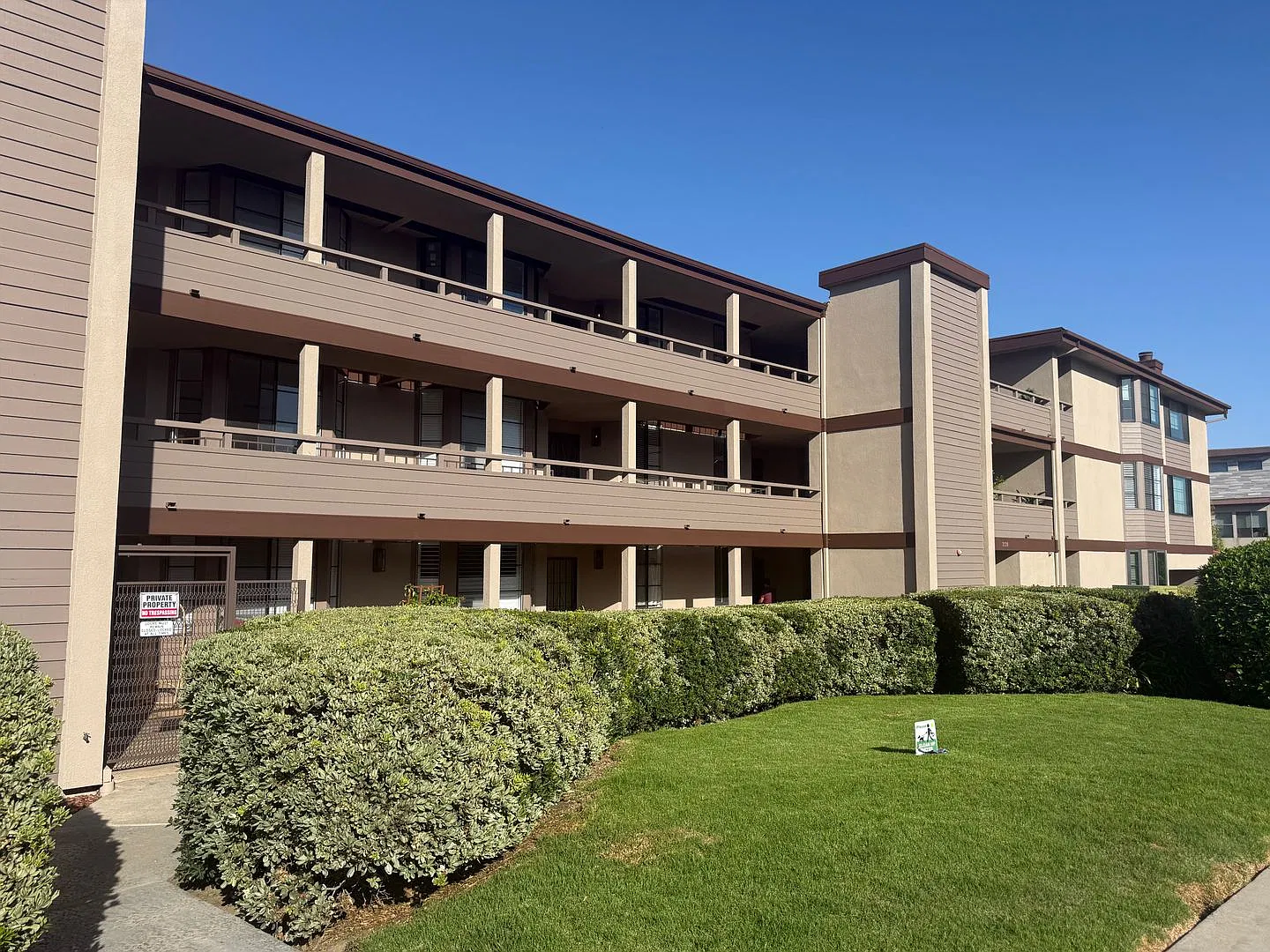 Rare Point Loma Spacious 2BR/2BA Condo with In Unit Laundr, Garage Parking & Storage — Photo 1