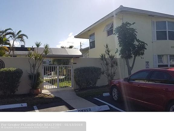 2nd image of 1012 SE 15th St APT 104