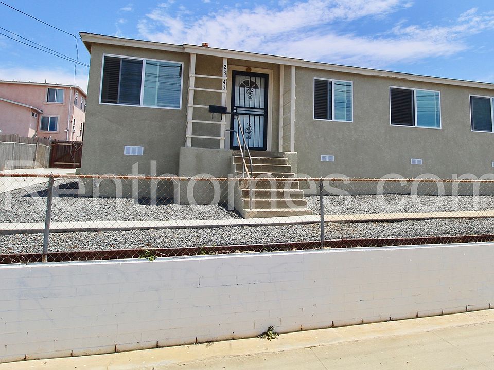 1st image of 2347 Comstock St