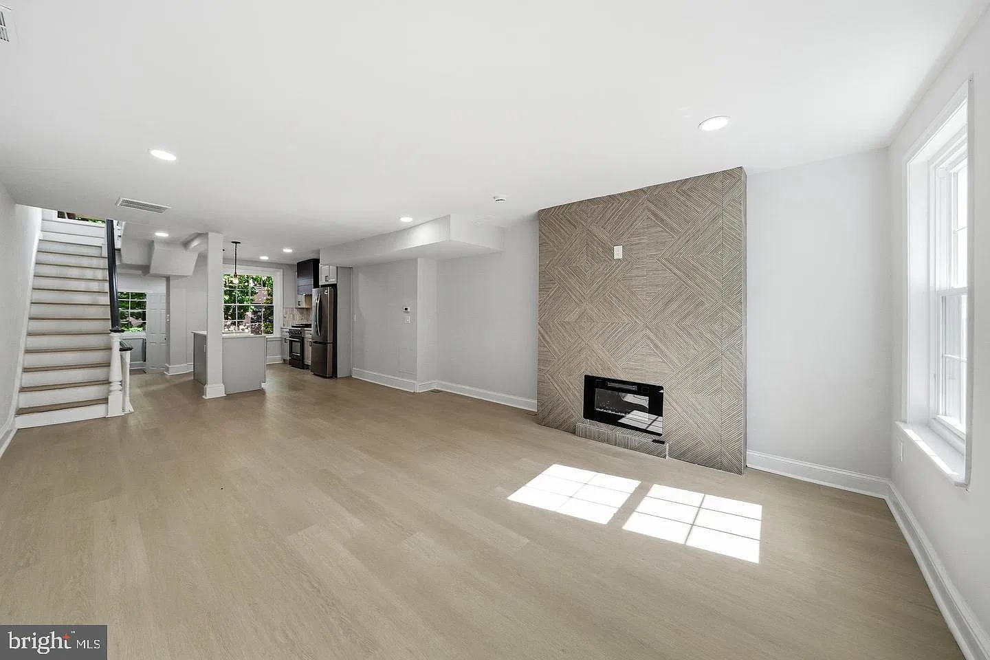 3 bed, 2.5 bath, 2027 sqft, $5,200 — Photo 4