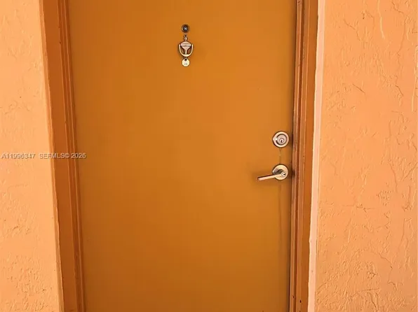 7160 Fairway Dr APT J16, Miami Lakes, FL 33014