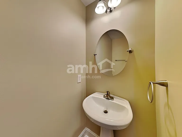 516 Longview St — Photo 8