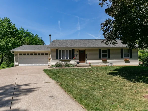 1608 W 4th St, Coal Valley, IL 61240