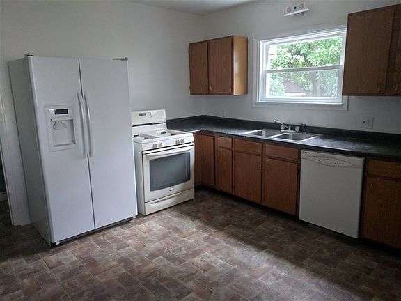 3rd image of 20 E 19th St