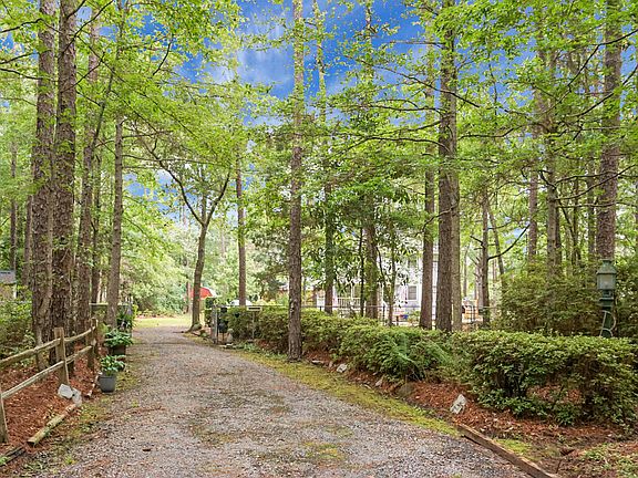 3rd image of 427 Grape Arbor Dr