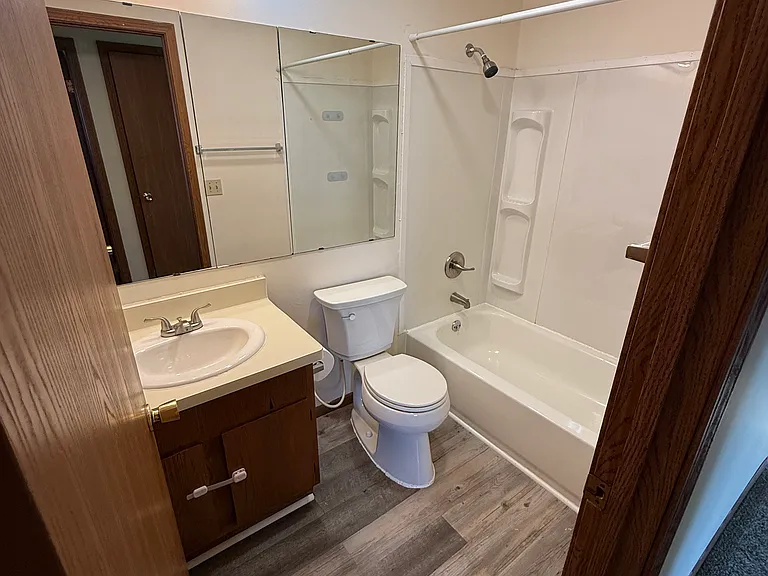 8813 Sams Dr — Photo 3