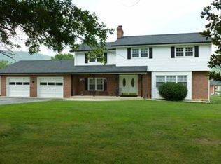 3379 Bradshaw Rd, Salem, VA 24153