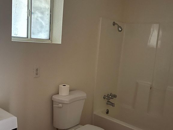 2nd image of 1345 Jasmin Ln #B