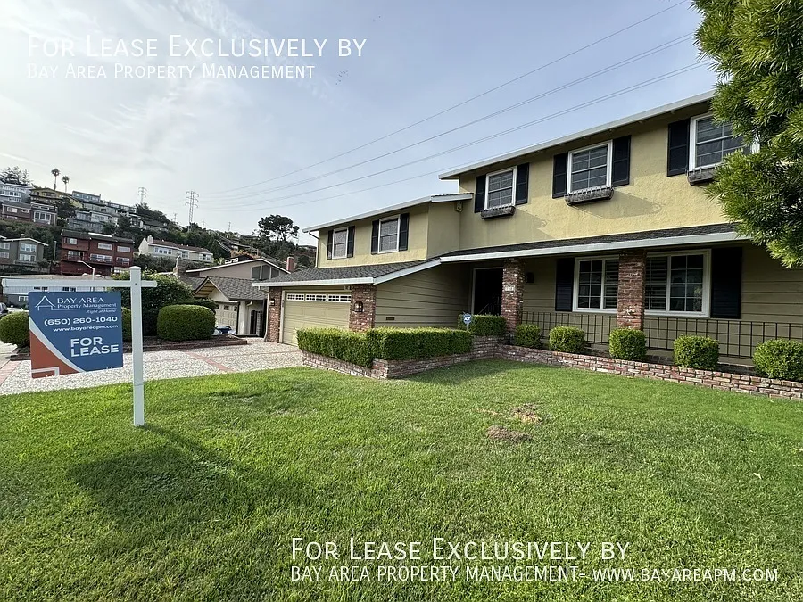 Massive 4 BD/3.5 BA muti-level house with two primaries located in the Millbrae foothills — Photo 2