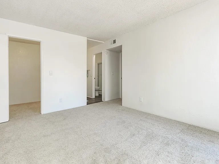 Carlyle Square Apartment Homes — Photo 20