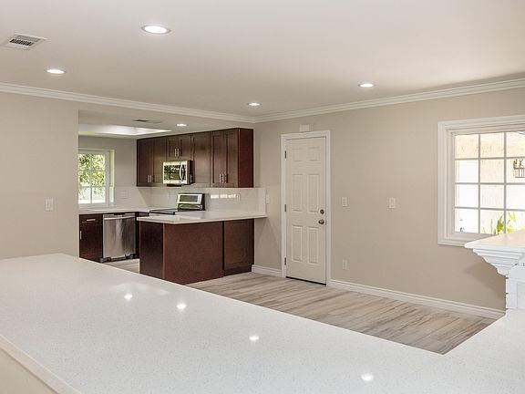 5th image of 363 Viejo Dr