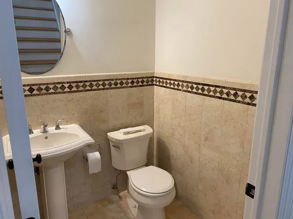 436 Lawton Avenue image 5 of 26