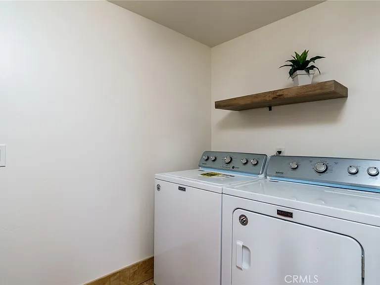 37219 Quarter Valley Rd — Photo 15