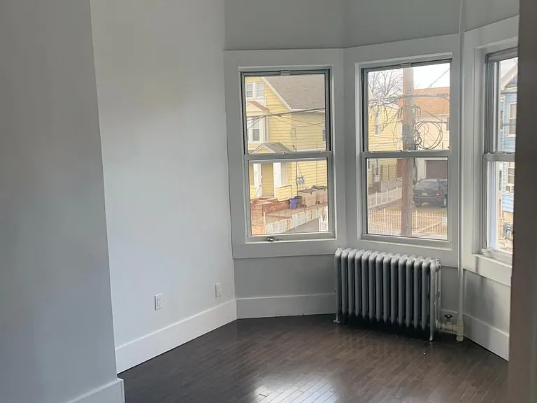 376 Lincoln Ave #2 — Photo 1