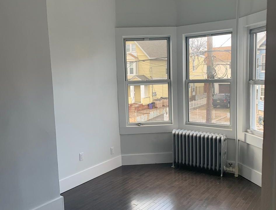 1st image of 376 Lincoln Ave #2