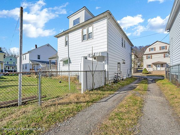 5th image of 53 Sobieski St #1