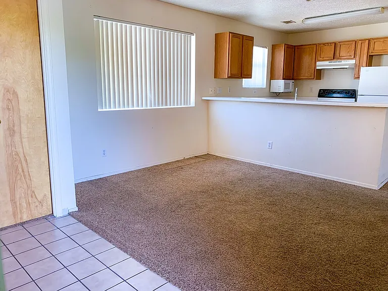 924 Valencia Dr SE — Photo 54