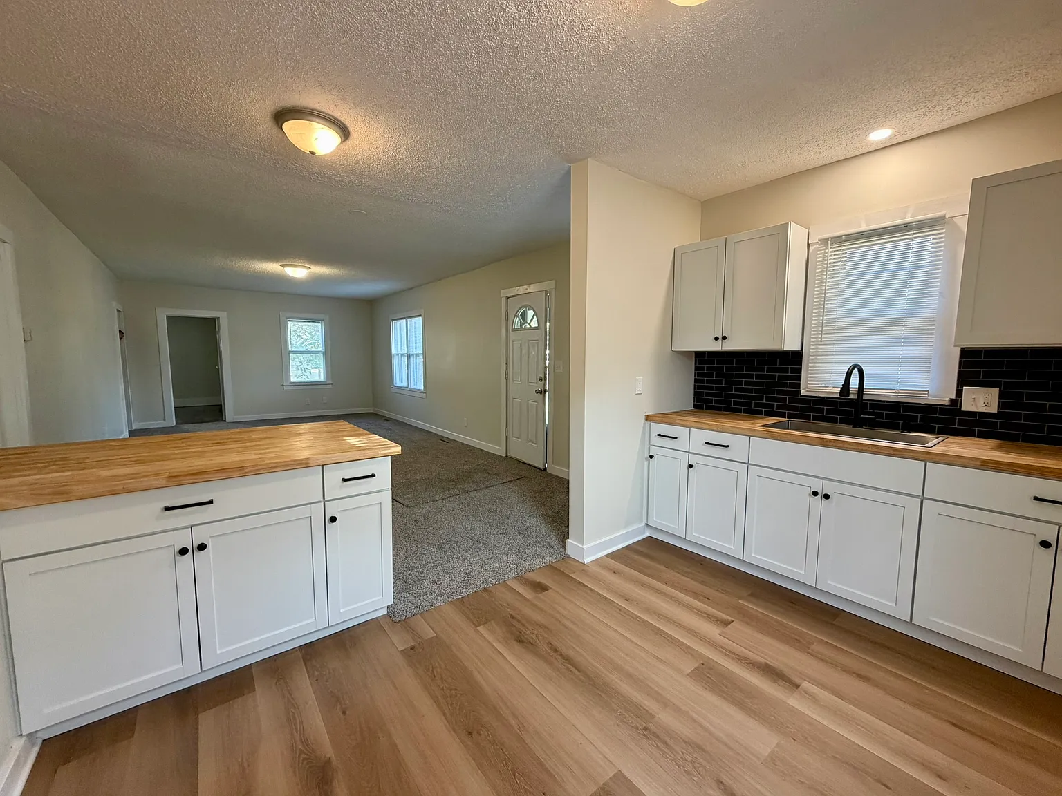 3 bed, 1096 sqft, $975 — Photo 2