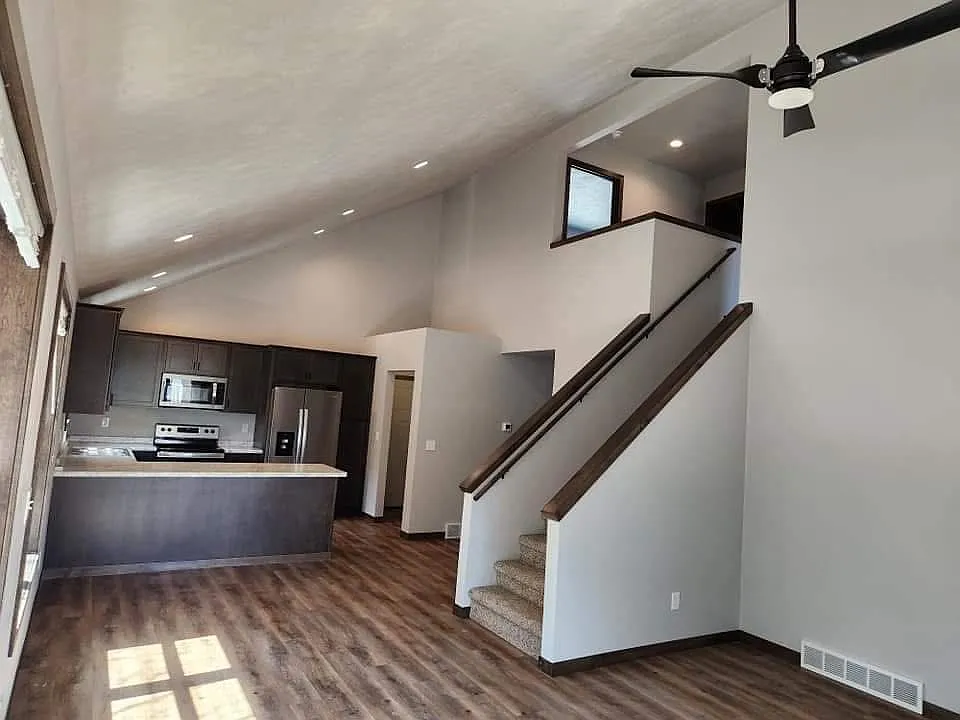 3 bed, 2.5 bath, 1509 sqft, $2,100 — Photo 4