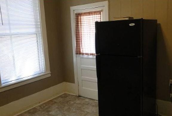 3rd image of 604 N Pine St APT 2