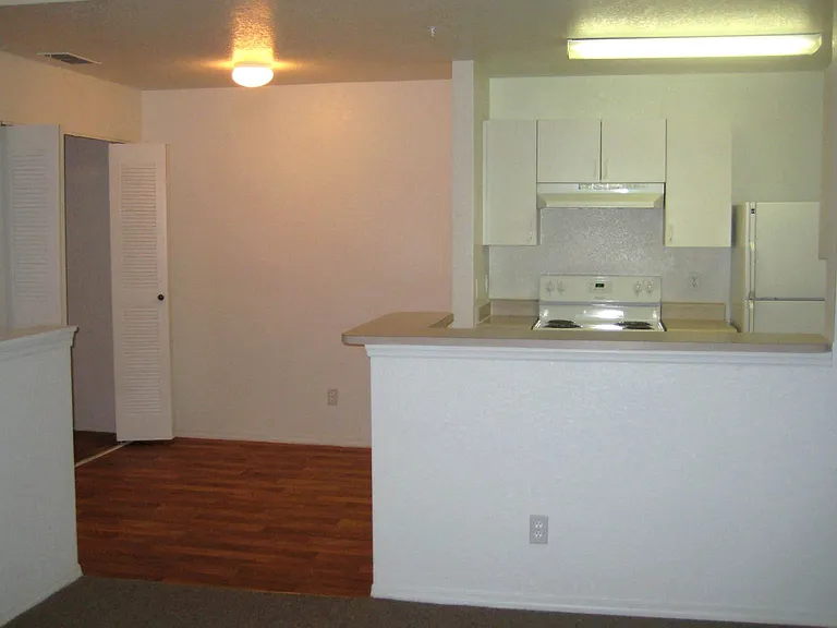 Whistler's Green Apartments — Photo 23