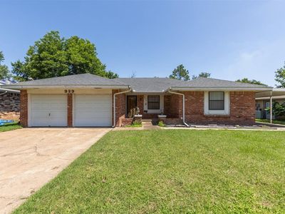 929 NE 5th St, Moore, OK, 73160