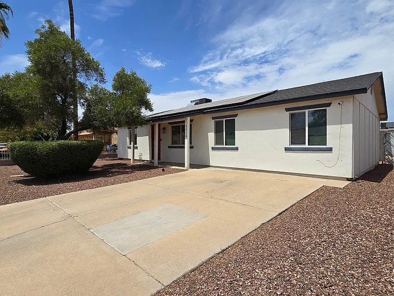 8012 W Highland Ave — Photo 3